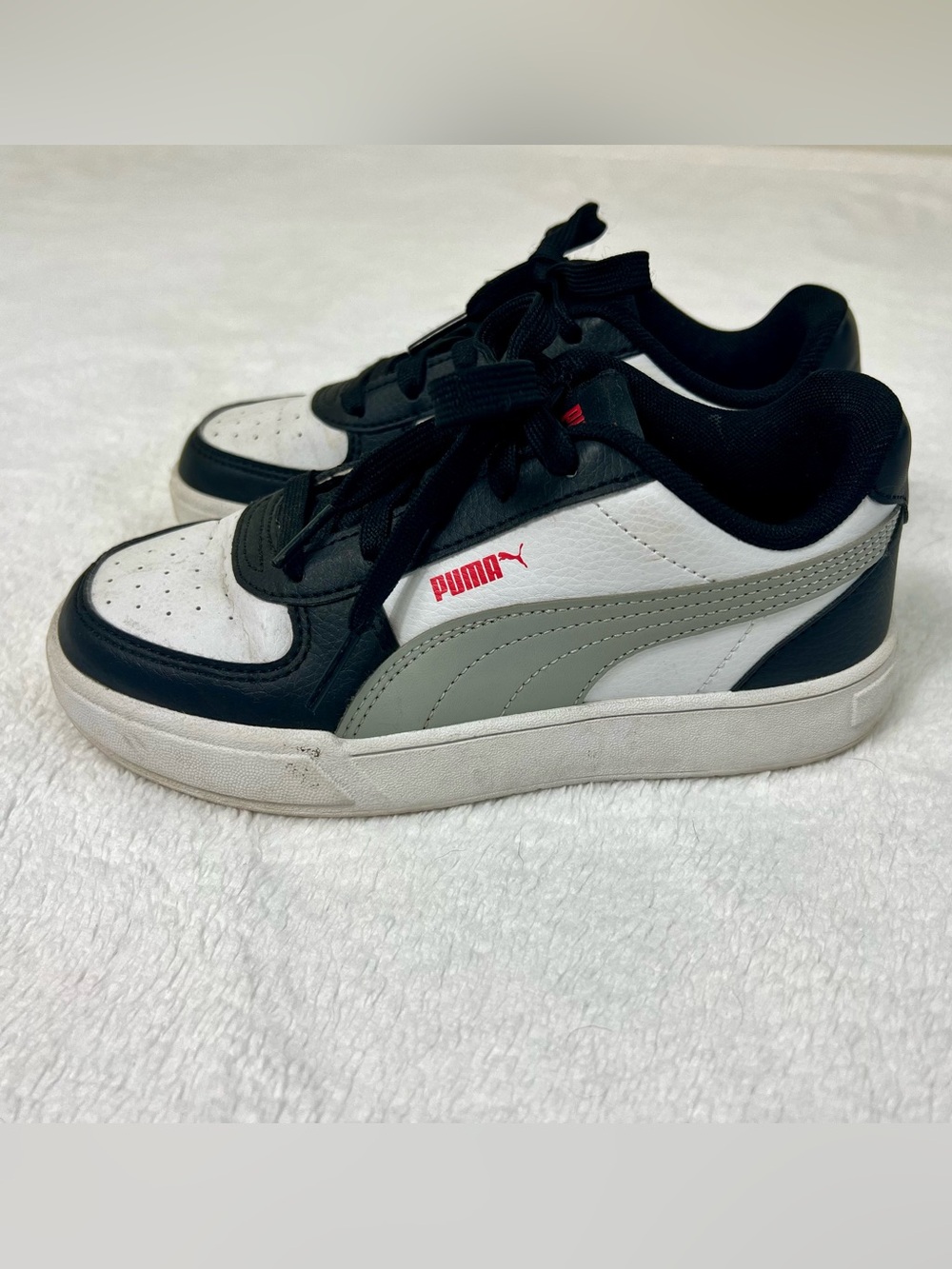 EUC Puma Boys Sneakers Size 1